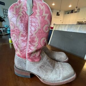 Women's Ariat Square Toe Cowboy Boots